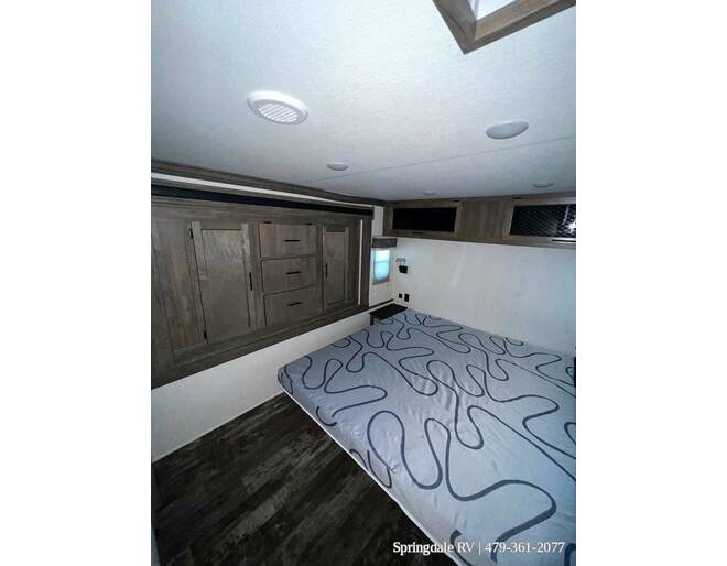 2022 Sabre 37FLL Fifth Wheel at Springdale RV Center STOCK# 022037 Photo 19
